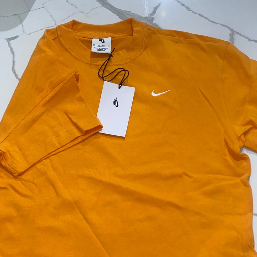 NEW Nike Women’s Bright Orange‎ Cropped Tee - Size XS